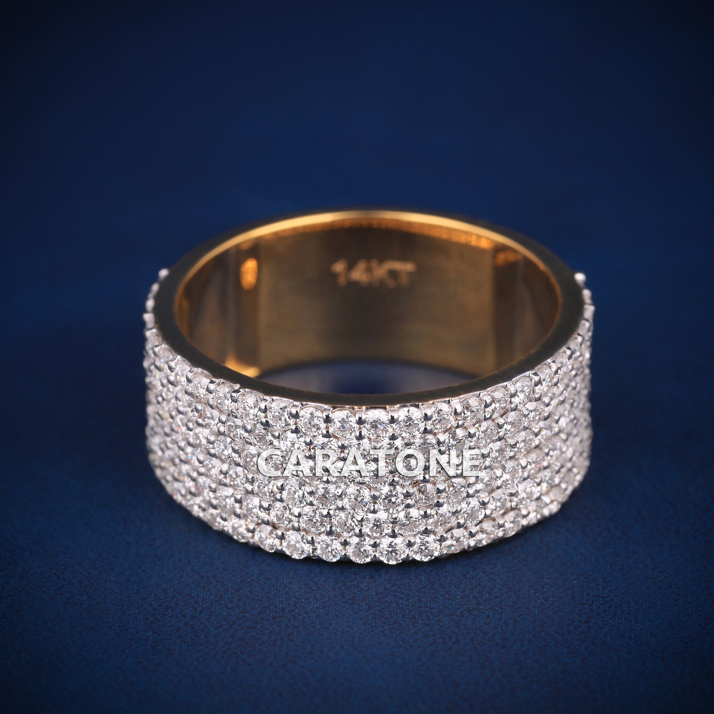Elegant Round Brilliant Cut Lab Grown VVS Clarity Diamond In Luxury 14 Kt Yellow Gold Band Ring