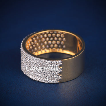 Elegant Round Brilliant Cut Lab Grown VVS Clarity Diamond In Luxury 14 Kt Yellow Gold Band Ring