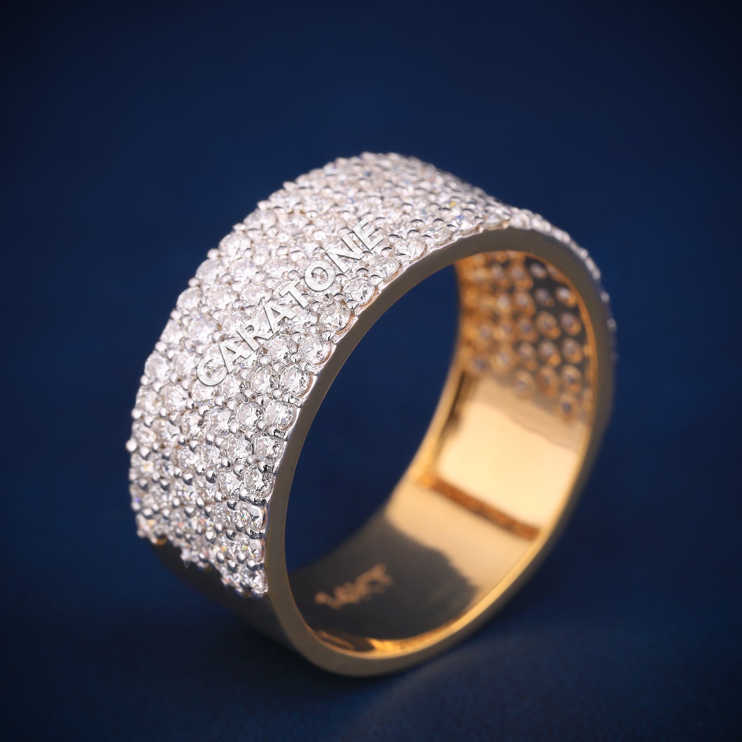 Elegant Round Brilliant Cut Lab Grown VVS Clarity Diamond In Luxury 14 Kt Yellow Gold Band Ring