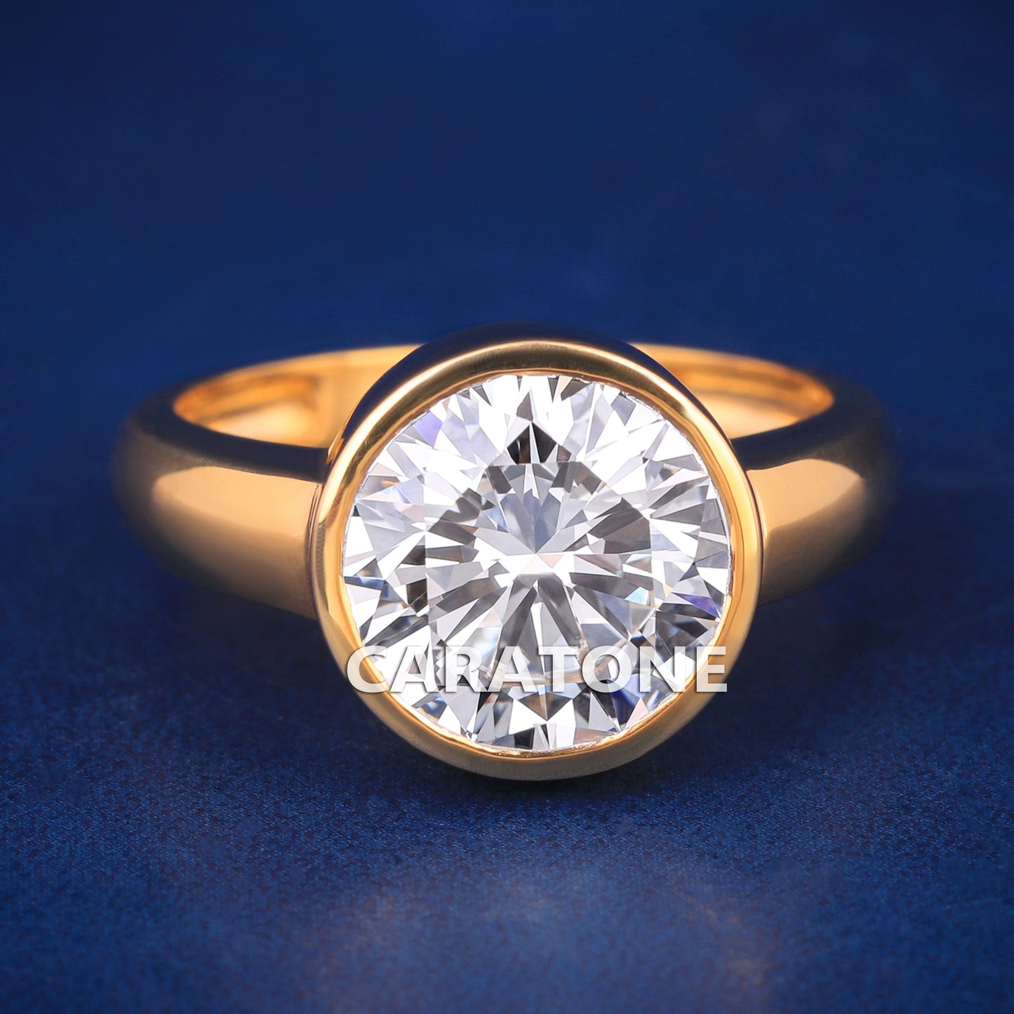Round cut diamond wedding ring for women