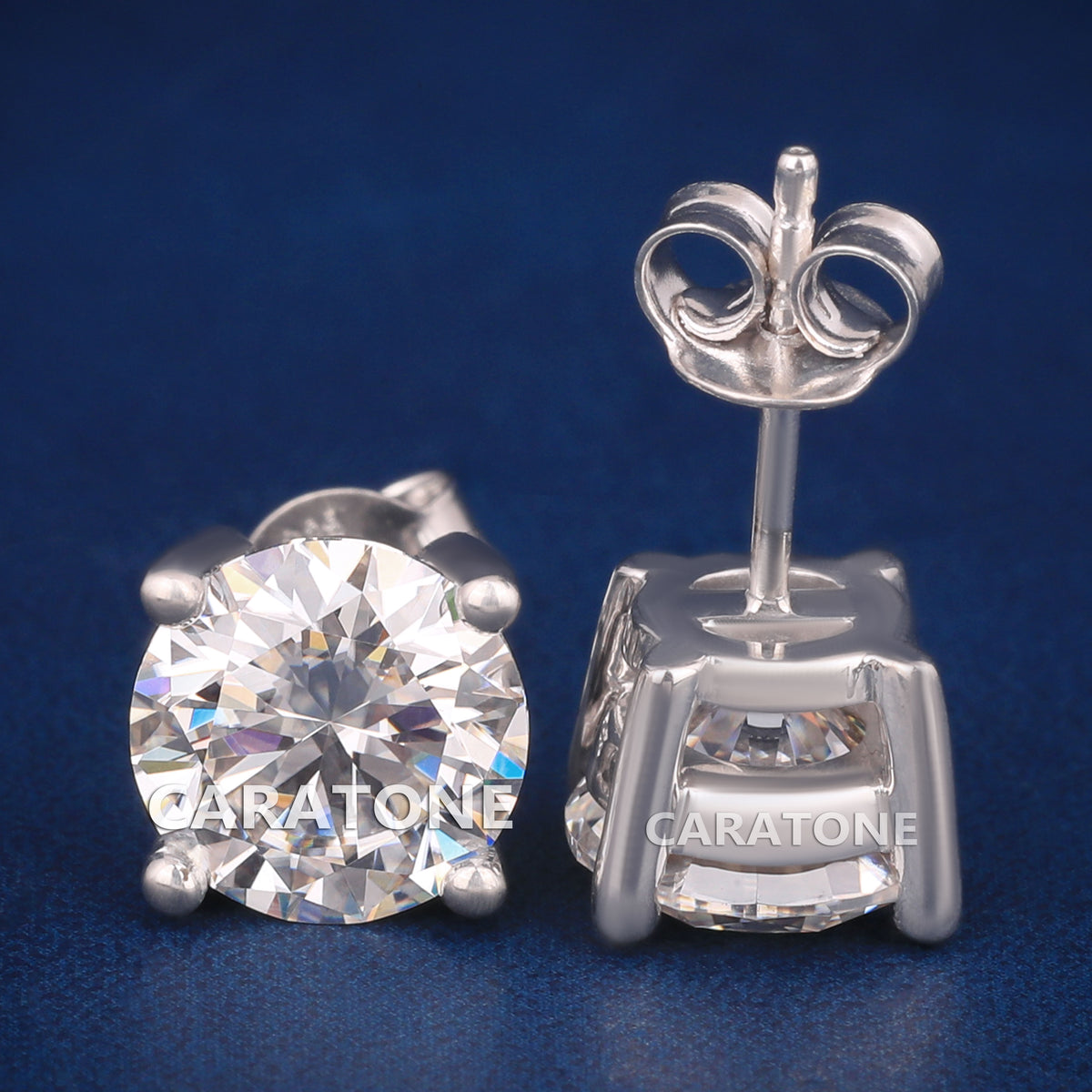 Round Brilliant Cut Diamond Stud Earrings in White Gold with Four-Prong Setting and Screw-Back Closure