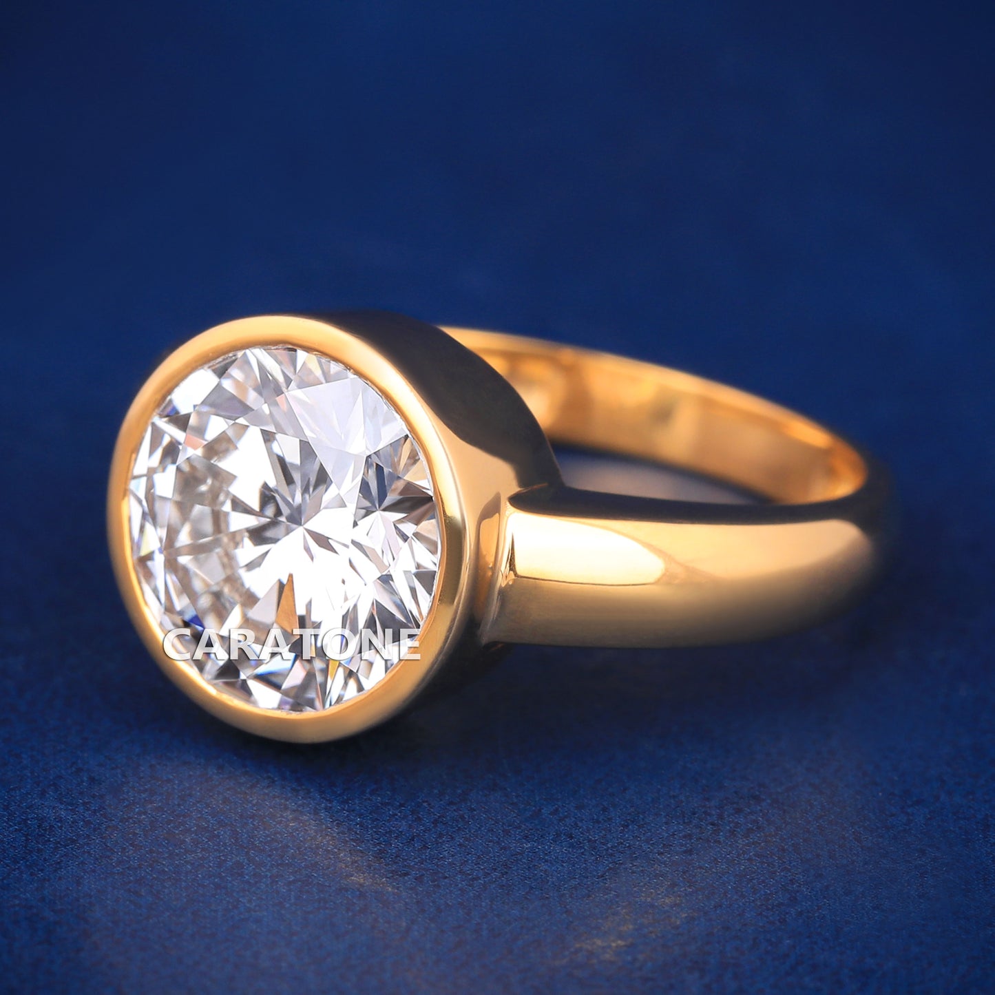 Round cut diamond wedding ring for women