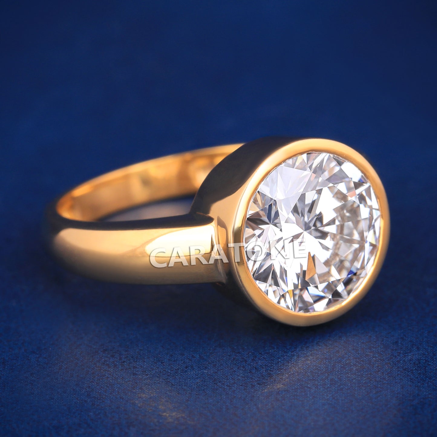 Round cut diamond wedding ring for women