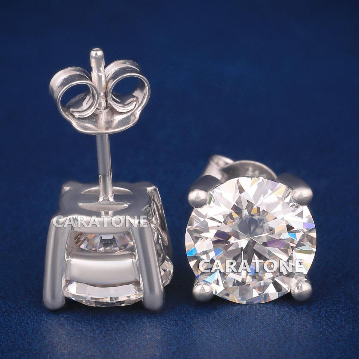 Round Brilliant Cut Diamond Stud Earrings in White Gold with Four-Prong Setting and Screw-Back Closure